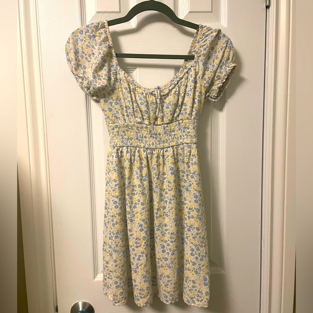 Hollister 🌼Floral Smocked Sundress